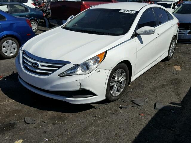 5NPEB4AC5EH912570 - 2014 HYUNDAI SONATA GLS WHITE photo 2