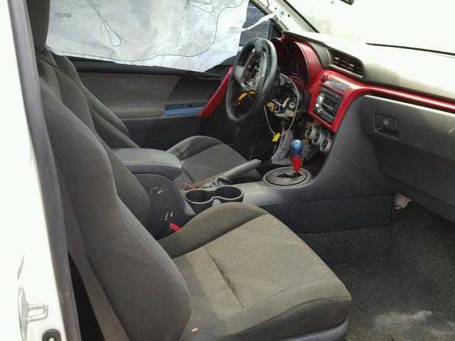 JTKJF5C76B3010034 - 2011 TOYOTA SCION TC 白色 照片 5