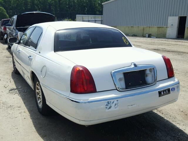 1LNFM83WXWY692318 - 1998 LINCOLN TOWN CAR C WHITE photo 3