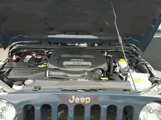 1C4BJWFG2GL220388 - 2016 JEEP WRANGLER U GRAY photo 7