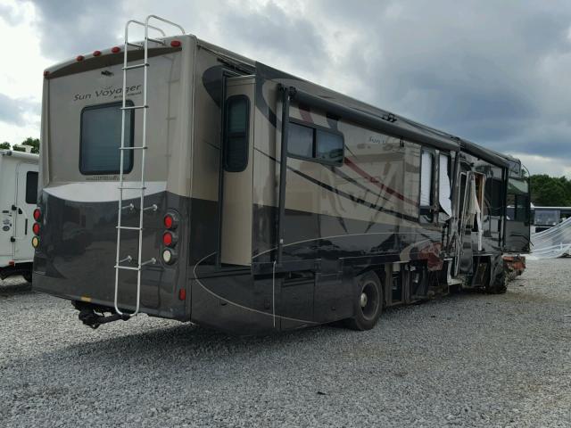 4UZACLBWX7CY50513 - 2007 FREIGHTLINER CHASSIS M TWO TONE photo 4