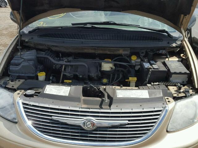 2C8GP64L21R331489 - 2001 CHRYSLER TOWN & COU GOLD photo 7