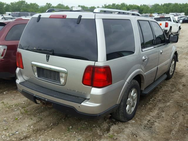 5LMFU28575LJ07328 - 2005 LINCOLN NAVIGATOR Srebrny zdjęcie 4