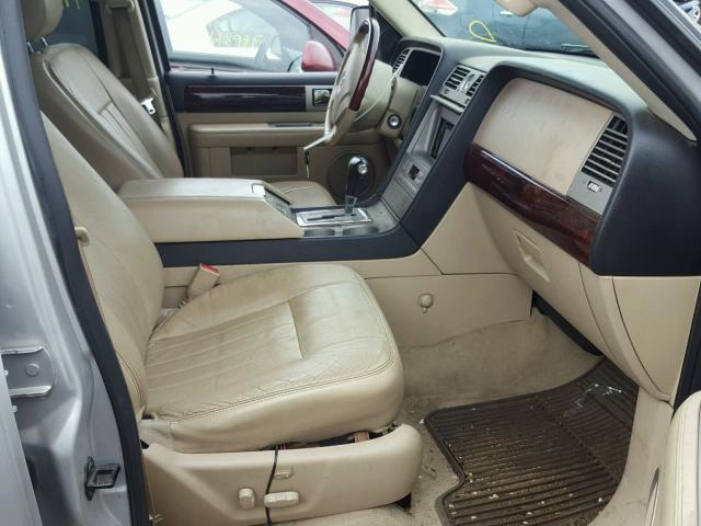 5LMFU28575LJ07328 - 2005 LINCOLN NAVIGATOR Srebrny zdjęcie 5