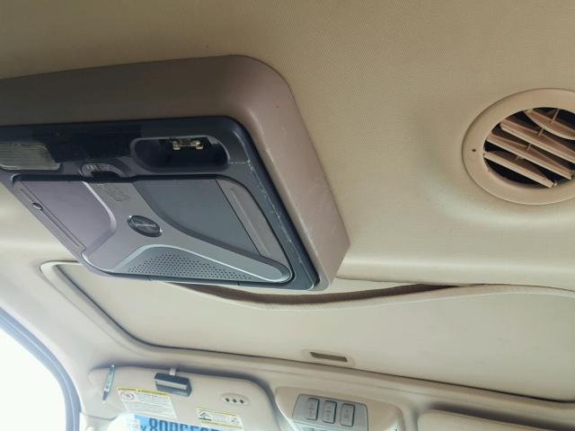 5LMFU28575LJ07328 - 2005 LINCOLN NAVIGATOR Srebrny zdjęcie 9