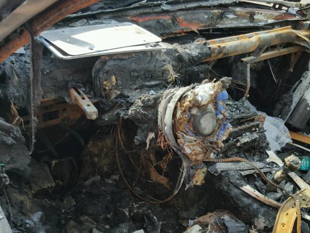 WBAVB33566AZ85722 - 2006 BMW 330 I RED photo 8