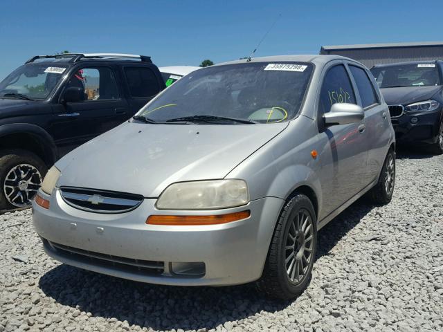 KL1TD62684B225502 - 2004 CHEVROLET AVEO SILVER photo 2