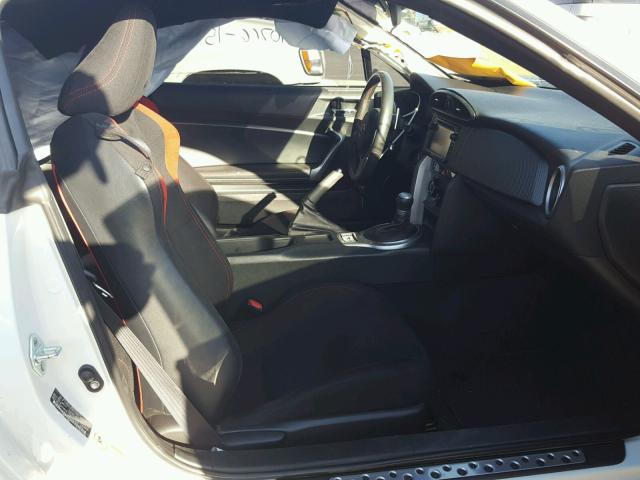JF1ZNAA19F8711802 - 2015 TOYOTA SCION FR-S WHITE photo 5