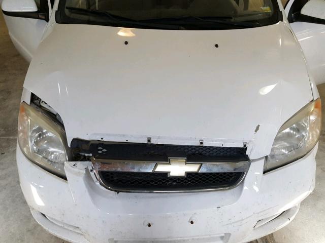 KL1TD56E59B604184 - 2009 CHEVROLET AVEO LS WHITE photo 7