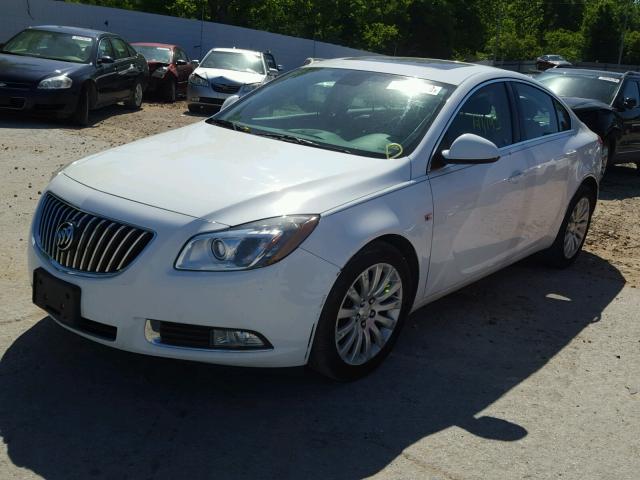 2G4GX5GV0B9211728 - 2011 BUICK REGAL CXL WHITE photo 2