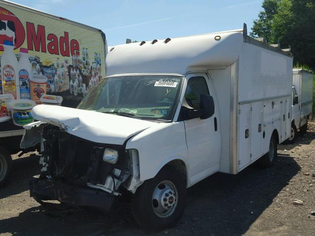 1GD373BG6B1113447 - 2011 GMC SAVANA CUT WHITE photo 2