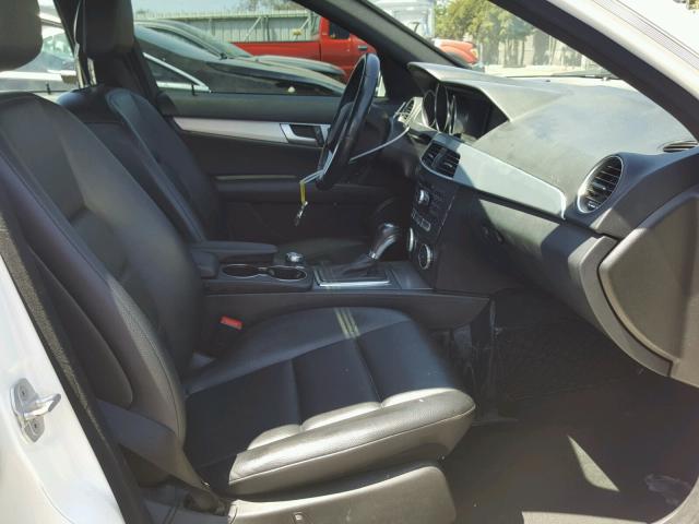 WDDGF4HB8DA832332 - 2013 MERCEDES-BENZ C 250 WHITE photo 5