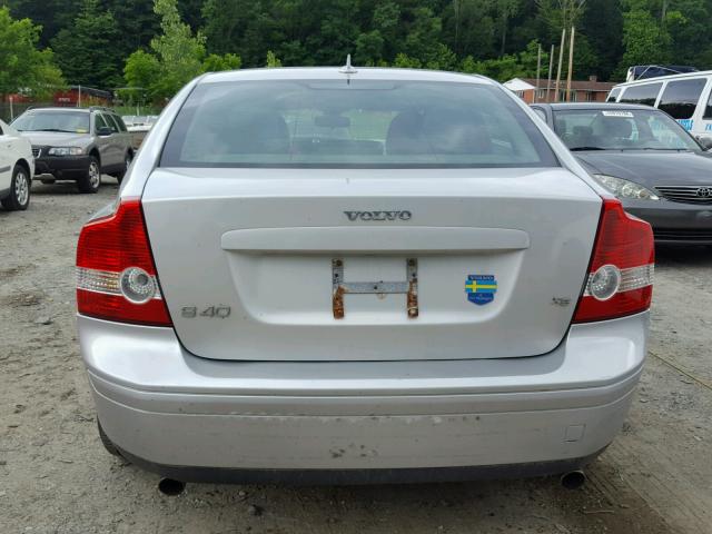 YV1MS682052075324 - 2005 VOLVO S40 T5 SILVER photo 10