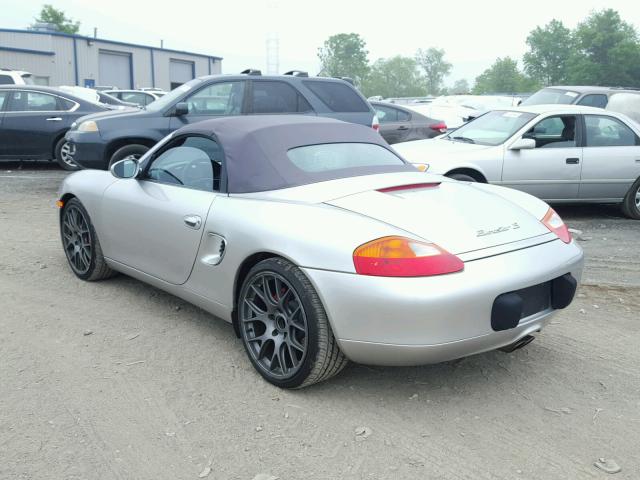 WP0CB2989YU664622 - 2000 PORSCHE BOXSTER S SILVER photo 3