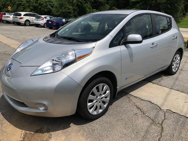 1N4AZ0CP2FC318301 - 2015 NISSAN LEAF S SILVER photo 2