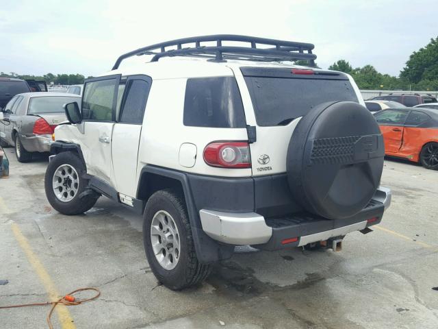 JTEZU4BF3DK013173 - 2013 TOYOTA FJ CRUISER WHITE photo 3