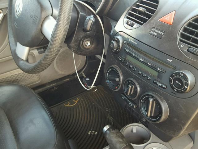 3VWBK31C35M402223 - 2005 VOLKSWAGEN NEW BEETLE 黑色 照片 9