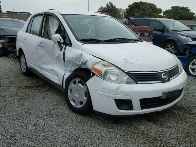 3N1BC11E39L467528 - 2009 NISSAN VERSA S WHITE photo 1