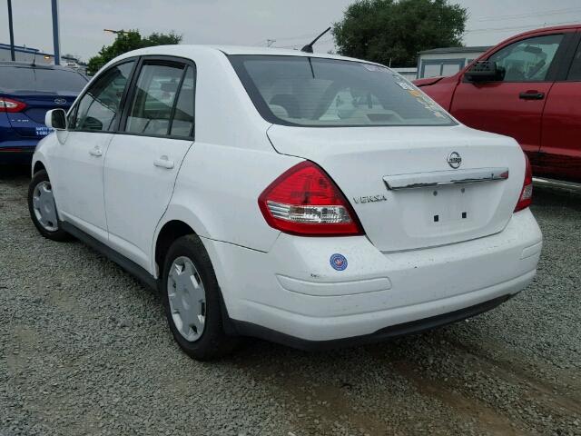 3N1BC11E39L467528 - 2009 NISSAN VERSA S WHITE photo 3