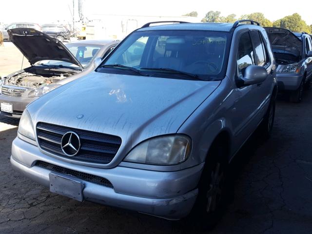 4JGAB72E2YA188361 - 2000 MERCEDES-BENZ ML 430 SILVER photo 2