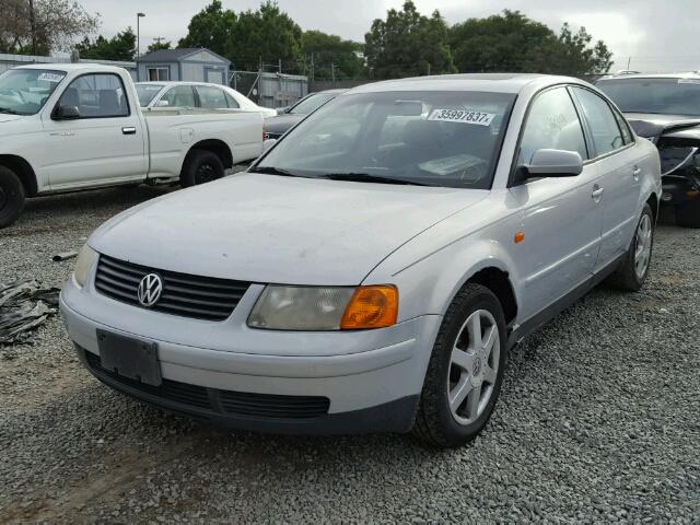 WVWMA63B7WE246280 - 1998 VOLKSWAGEN PASSAT GLS SILVER photo 2