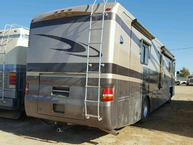 1RF43564242029809 - 2004 ROADMASTER RAIL MONOCOQUE Biały zdjęcie 4