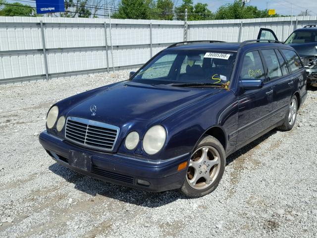 WDBJH82FXWX002740 - 1998 MERCEDES-BENZ E 320 4MAT BLUE photo 2