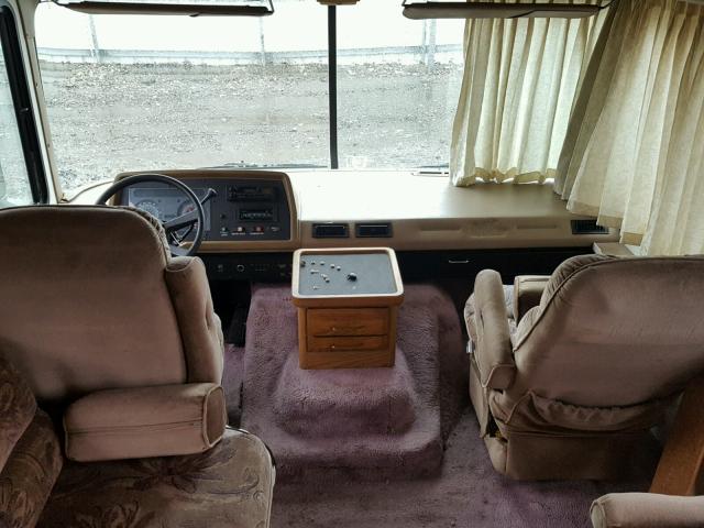 1GBKP37N9P3305954 - 1993 BOUN MOTORHOME TWO TONE photo 5