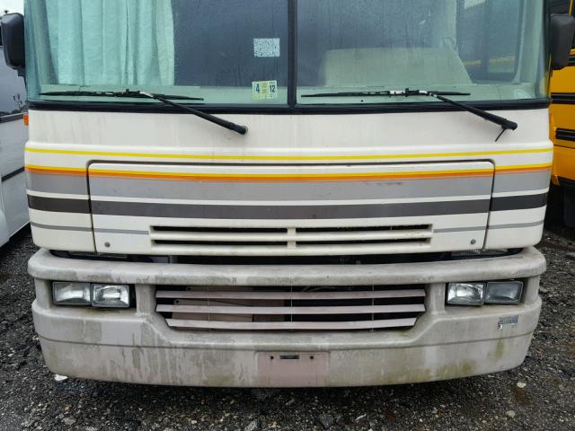 1GBKP37N9P3305954 - 1993 BOUN MOTORHOME TWO TONE photo 7