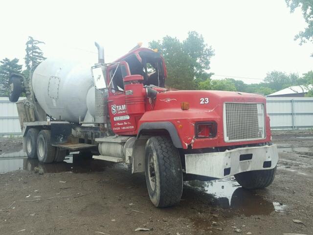 1M2P270C6XM045695 - 1999 MACK 600 RD600 RED photo 1