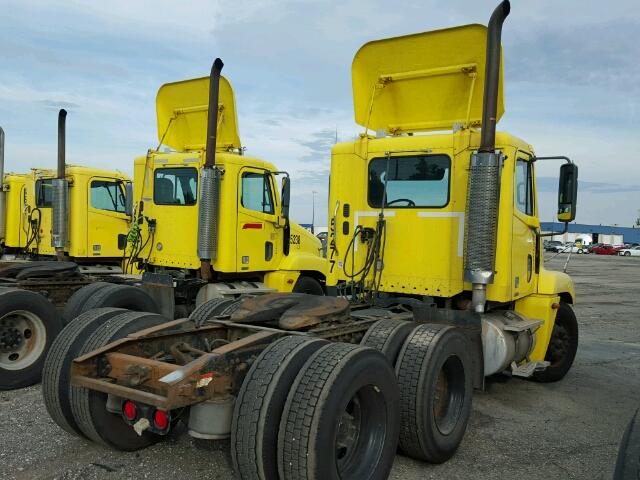 1FUJBBCV95LU67305 - 2005 FREIGHTLINER CONVENTION YELLOW photo 4