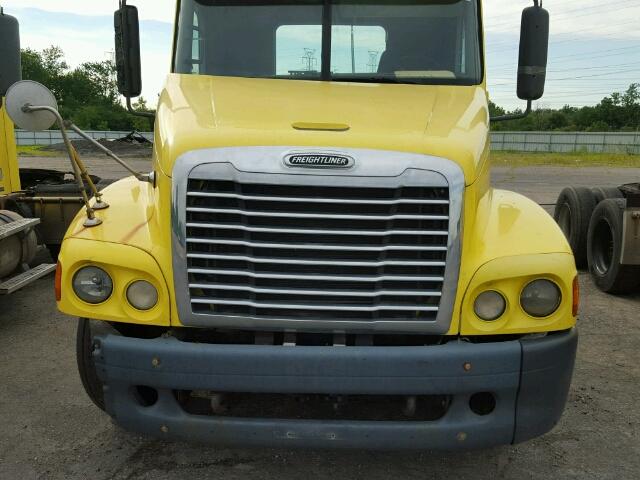 1FUJBBCV95LU67305 - 2005 FREIGHTLINER CONVENTION YELLOW photo 7