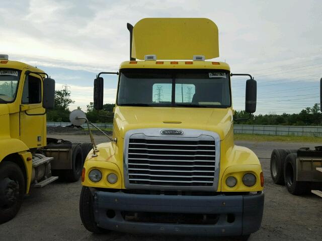 1FUJBBCV95LU67305 - 2005 FREIGHTLINER CONVENTION YELLOW photo 9