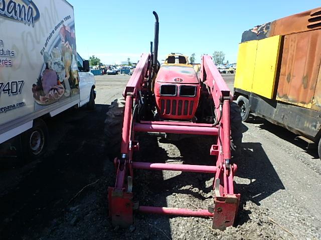 KPS1045 - 2006 MAHINDRA AND MAHINDRA TRACTOR RED photo 9