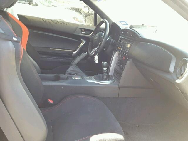 JF1ZNAA13D1711218 - 2013 TOYOTA SCION FR-S WHITE photo 5