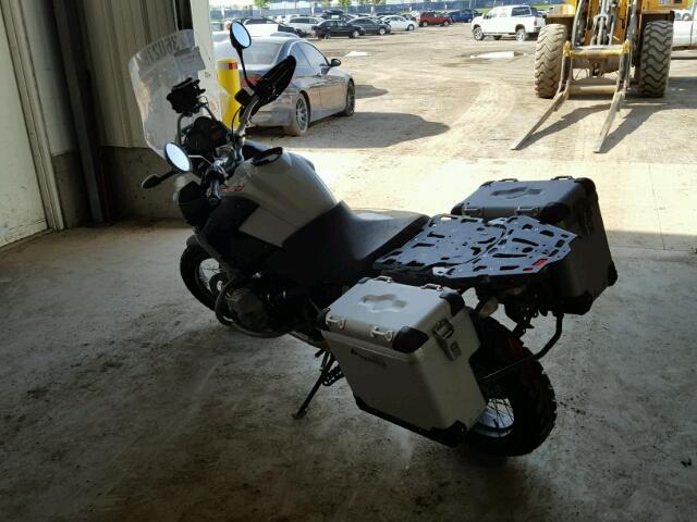 WB1045003AZX04737 - 2010 BMW R1200 GS WHITE photo 3