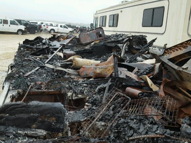 5B4MP67G243395084 - 2005 COACH MOTORHOME BURN photo 6