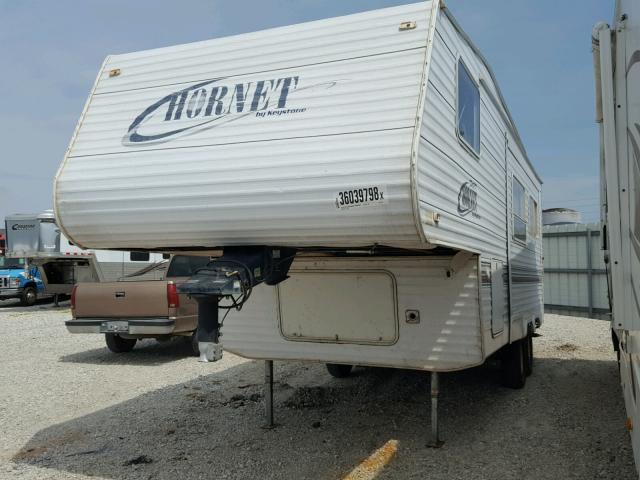 4YDF2552827305927 - 2002 KEYSTONE HORNET WHITE photo 2