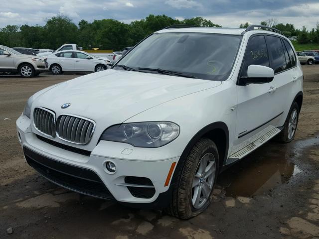 5UXZW0C57CL668943 - 2012 BMW X5 XDRIVE3 WHITE photo 2