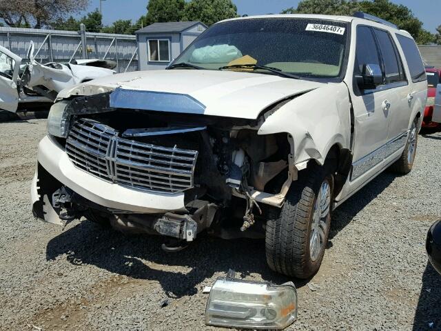 5LMFL285X8LJ00512 - 2008 LINCOLN NAVIGATOR WHITE photo 2