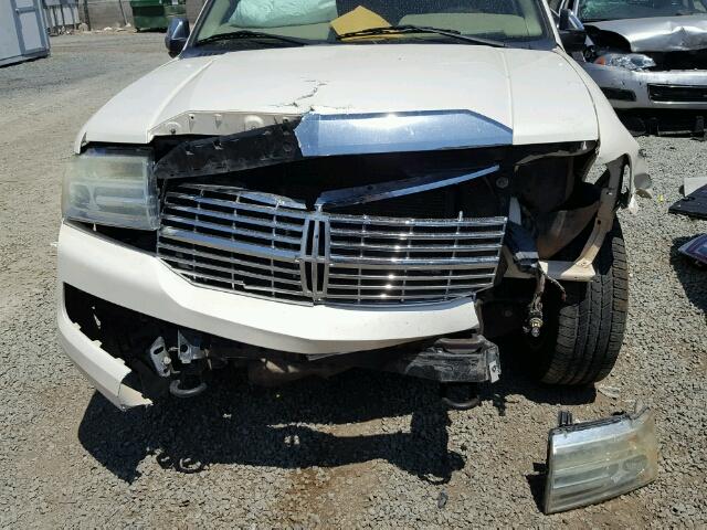 5LMFL285X8LJ00512 - 2008 LINCOLN NAVIGATOR WHITE photo 7