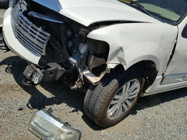 5LMFL285X8LJ00512 - 2008 LINCOLN NAVIGATOR WHITE photo 9
