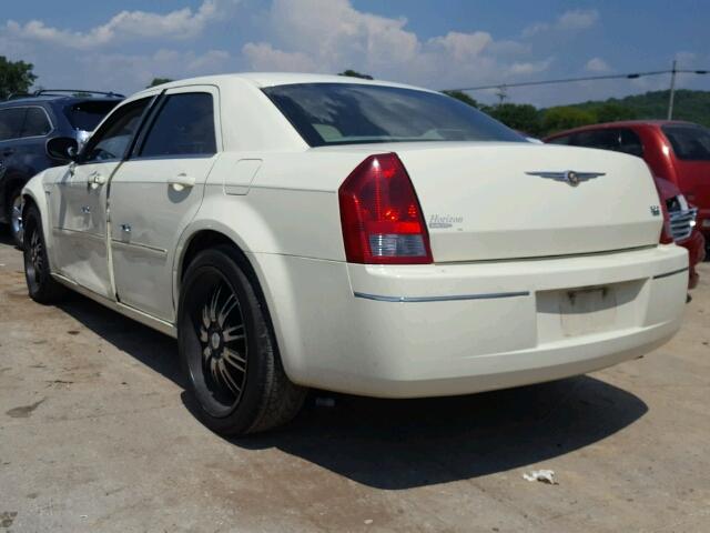 2C3KA53G67H727858 - 2007 CHRYSLER 300 TOURIN WHITE photo 3