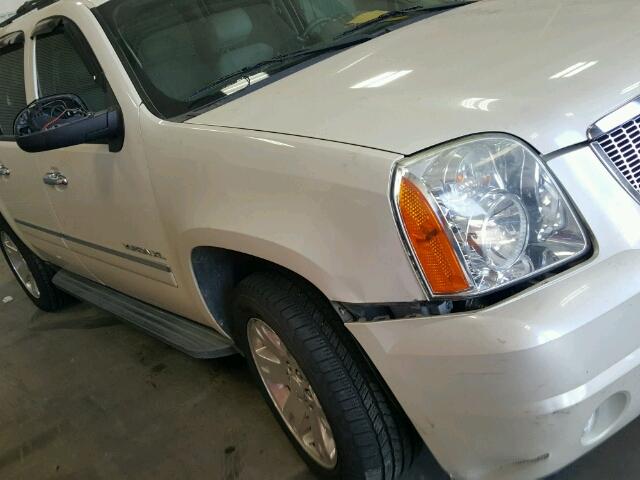 1GKUKKE38AR263784 - 2010 GMC YUKON XL K WHITE photo 9