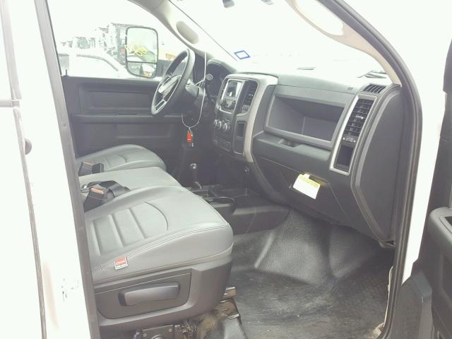 3C6UR5HLXJG102574 - 2018 RAM 2500 ST WHITE photo 5