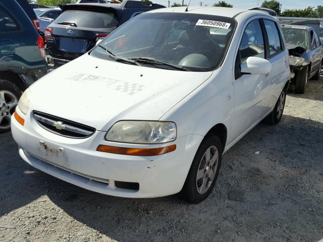 KL1TD62655B403979 - 2005 CHEVROLET AVEO BASE Ақ фото 2