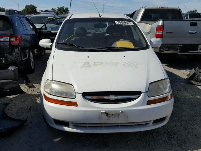 KL1TD62655B403979 - 2005 CHEVROLET AVEO BASE Ақ фото 9