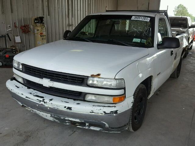 1GCEC14W12Z233983 - 2002 CHEVROLET SILVERADO WHITE photo 2