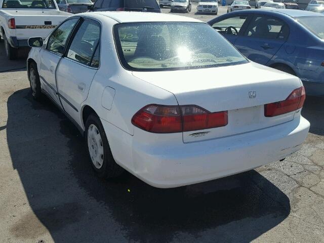 JHMCG5649YC000040 - 2000 HONDA ACCORD WHITE photo 3