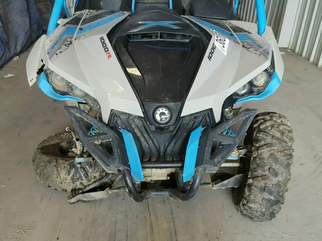 3JBPVAP2XGJ001018 - 2016 CAN-AM MAVERICK X GRAY photo 10